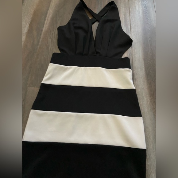 👗 Seductions mini dress - Size Medium - Picture 2 of 6